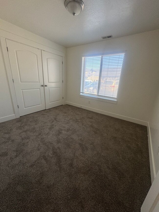 Building Photo - Amazing ground level condo for rent in Payson!