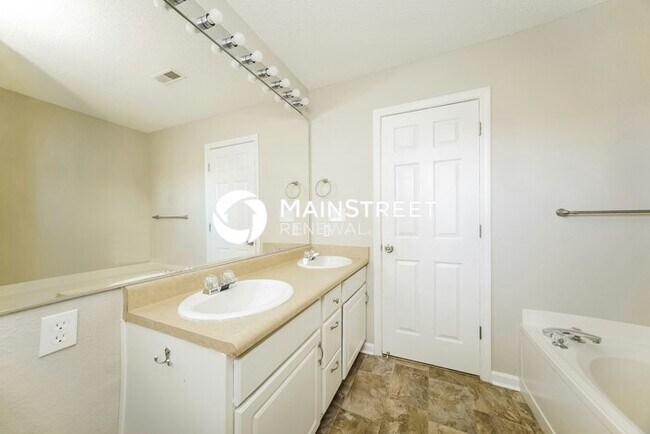 Building Photo - 3 Bedroom Pet-Friendly Home in INDIANAPOLIS, IN with Main Street Renewal