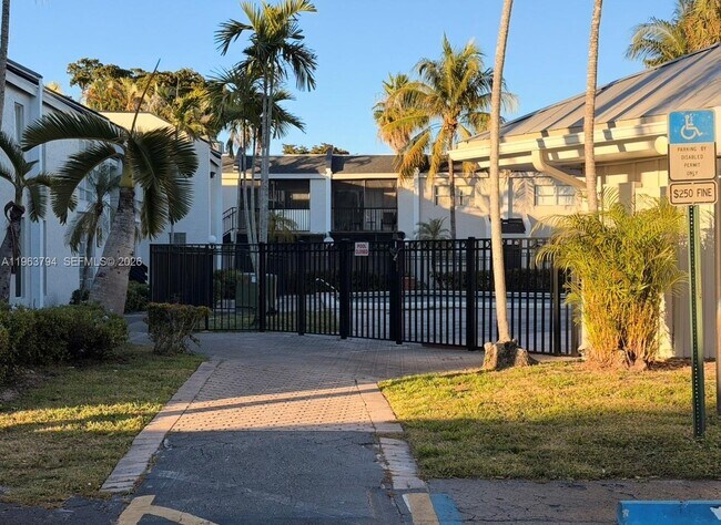 Building Photo - 4535 Treehouse Ln