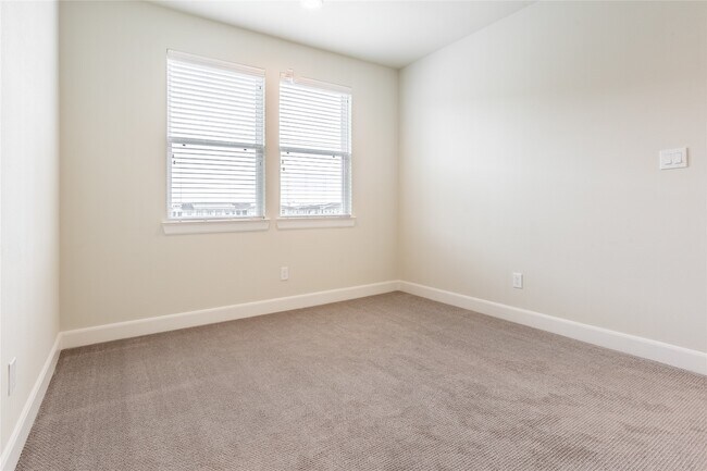 Building Photo - 2802 Grand Fountains Dr