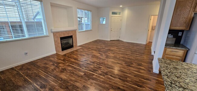 Building Photo - EPIC REA: 3 Bed/2.5 Bath Modern Comfort in a Prime Fairfield Location!