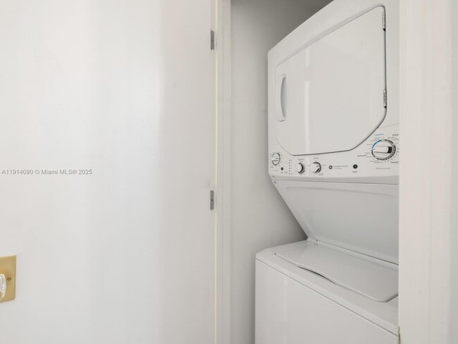 Building Photo - 1528 Drexel Ave