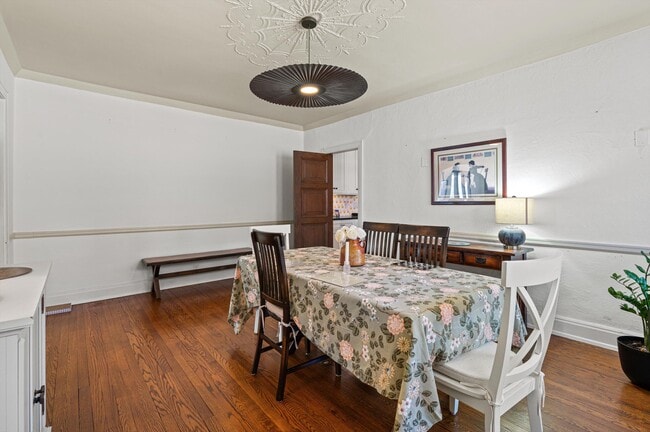 Building Photo - 2835 N Lake Dr