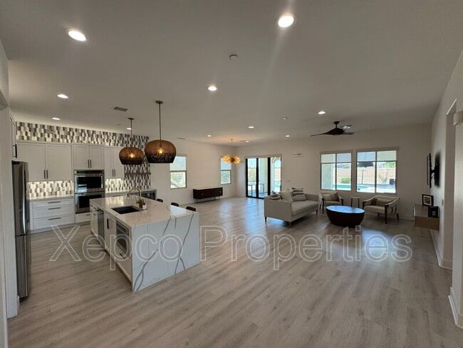 Building Photo - 74635 Tesla Dr