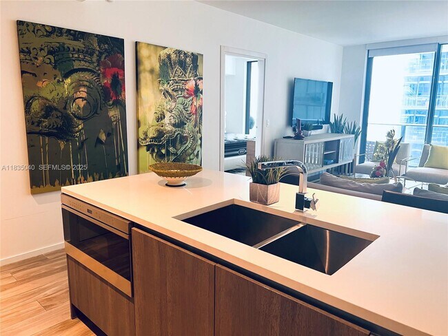 Building Photo - 801 S Miami Ave