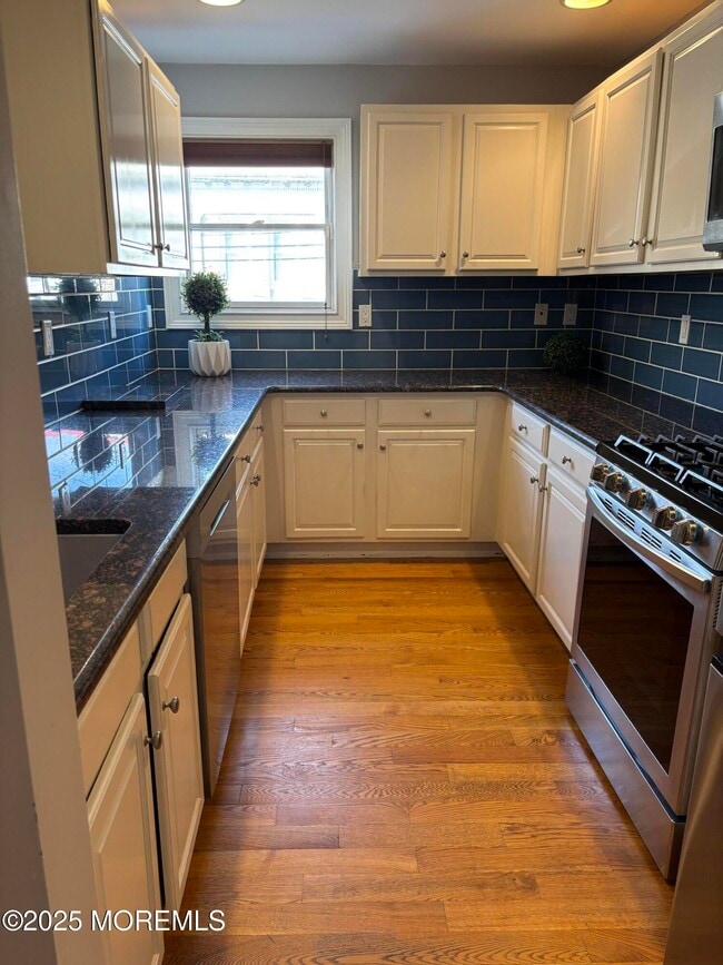 Building Photo - 112 N Broadway