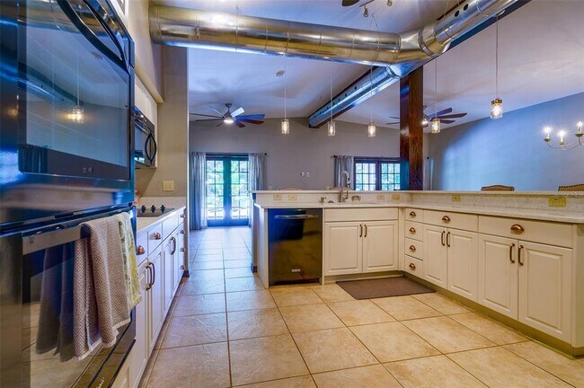 Building Photo - 215 Garden Cir