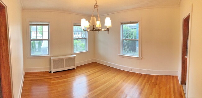 Building Photo - Charming 3-Bedroom Haven in prime Milton neighborhood!