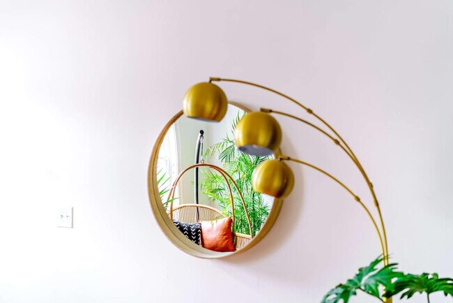 Building Photo - 96 Brickel St