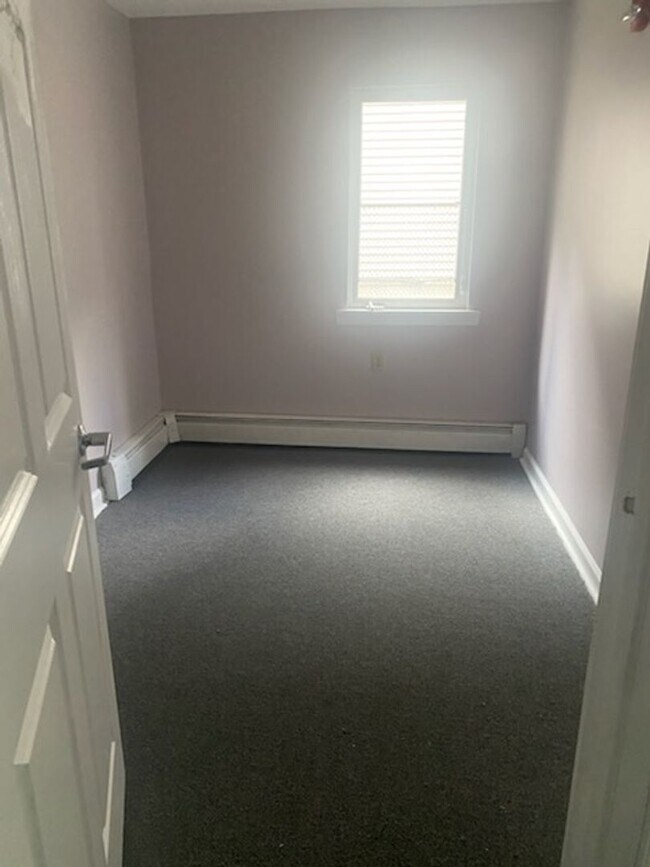 Building Photo - 2 bed 1 bath