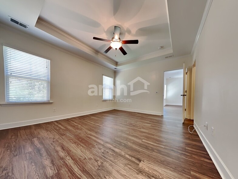 Building Photo - 201 Houston Dr