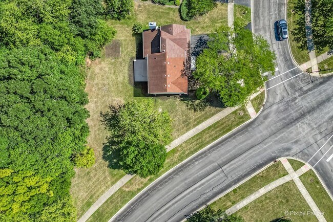 Building Photo - 731 Hickory Ln