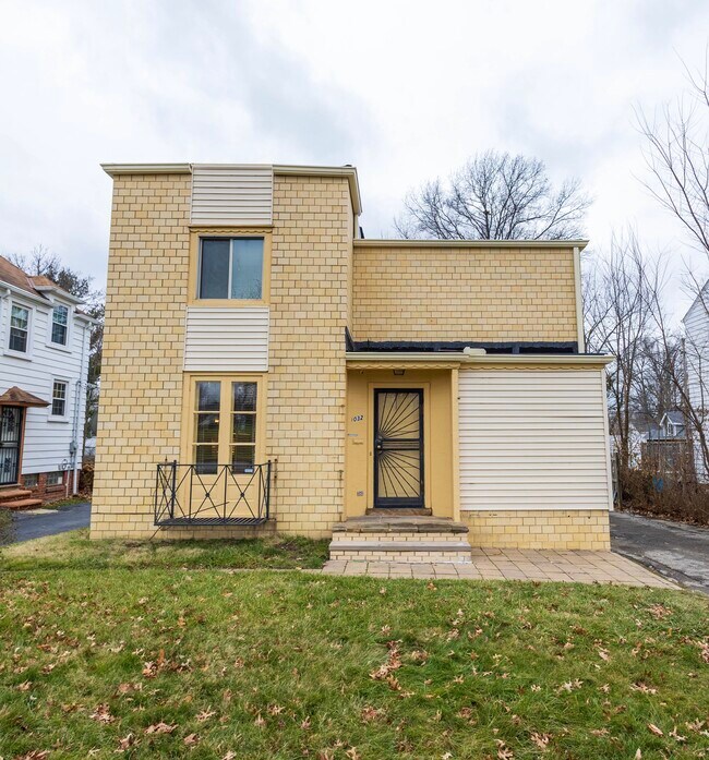 Building Photo - 1032 Yellowstone Rd