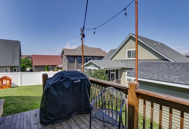 Building Photo - 105 Ridgeline Ln