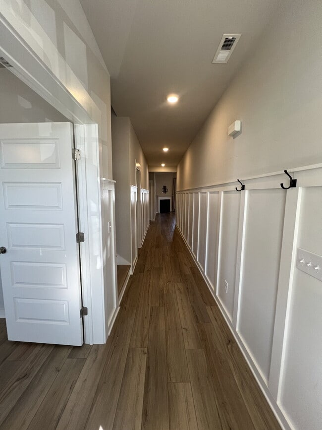 Building Photo - Luxury Living for Lease in Hendersonville!