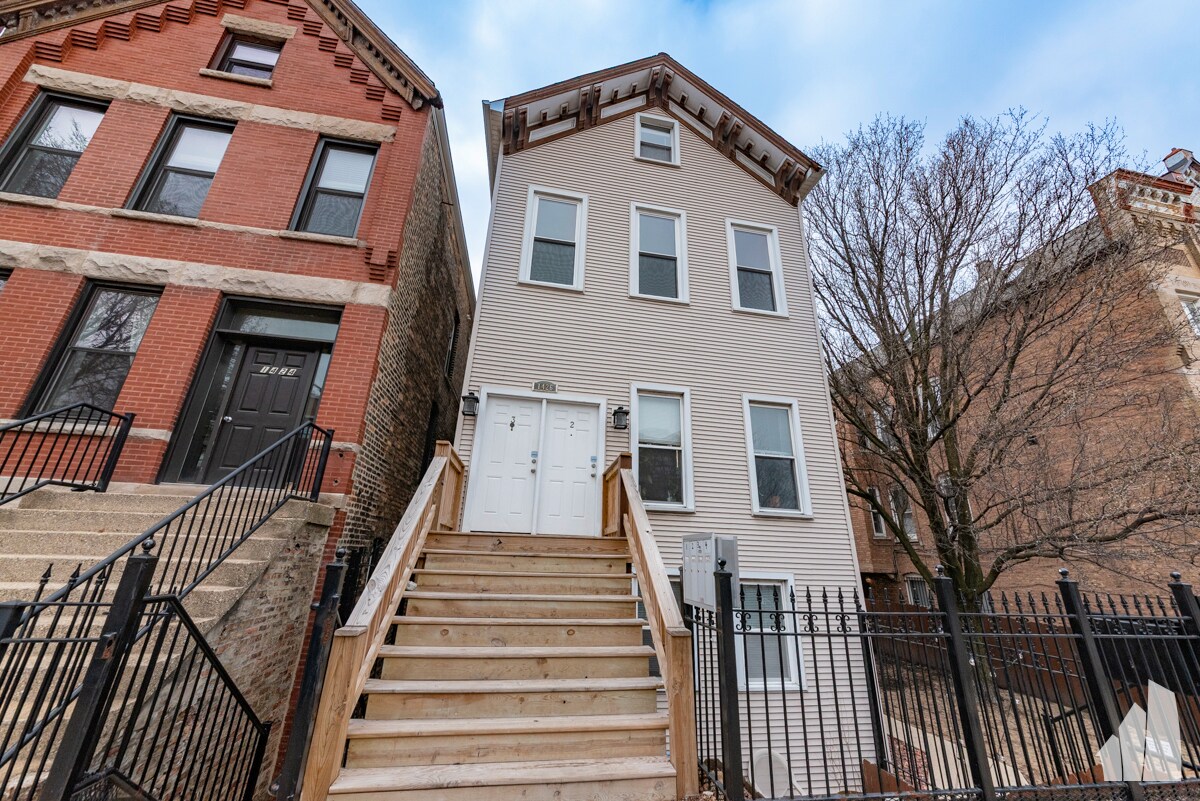 Building Photo - 1426 N Greenview Ave