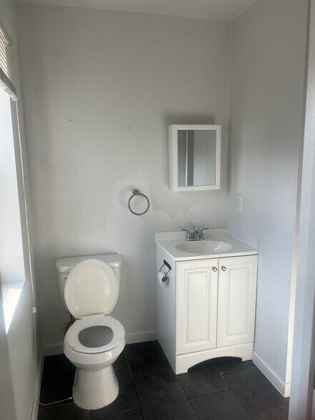 Building Photo - 505 Arsan Ave