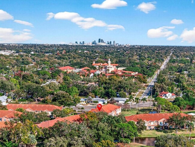 Building Photo - 6302 Vista Verde Dr W