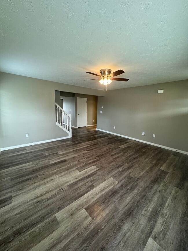 Building Photo - Spacious 3 Bedroom home!