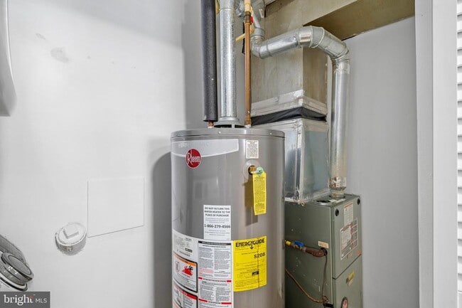 Building Photo - 817 5th St