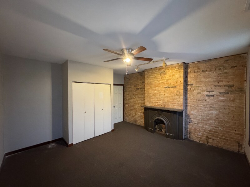 Building Photo - 2454 River Rd