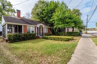 Building Photo - Charming 2 bed/1 bath brick cottage on Cen...