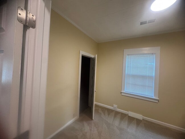 Building Photo - 916 N Brickyard Rd