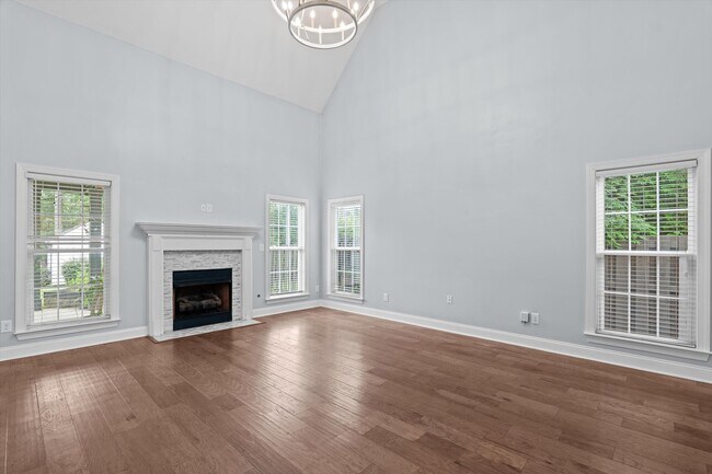 Building Photo - 4117 Chastain Dr