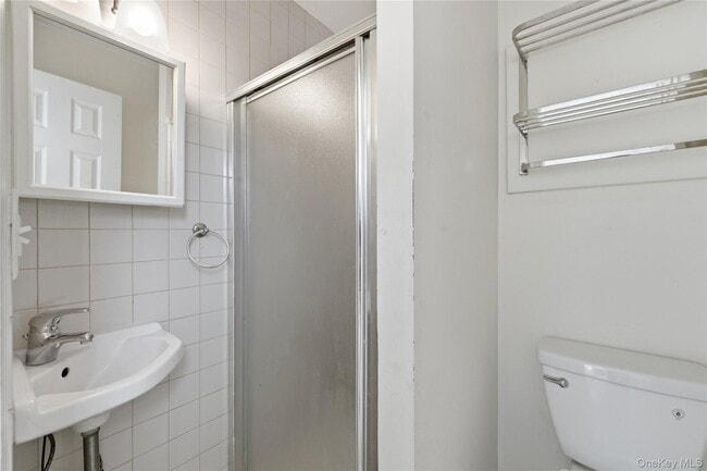 Building Photo - 2420 Bennett Ave