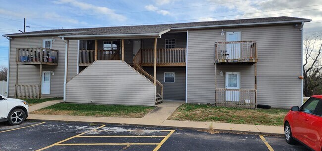 Building Photo - Nice 2BR/1BA in Joplin near MSSU campus! (upstairs unit with Balcony! ) HUD APPROVED!!