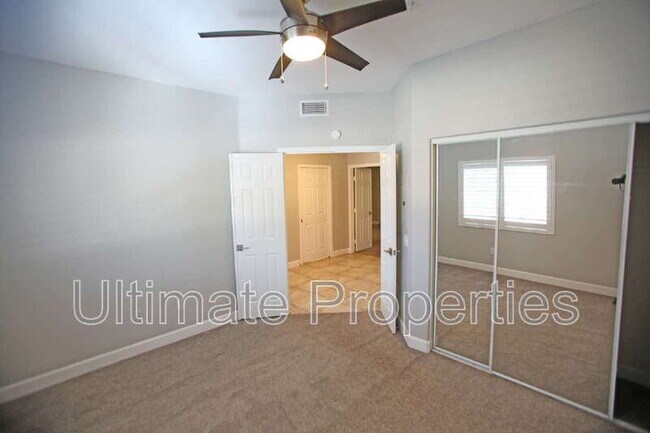 Building Photo - 15225 N 100th St