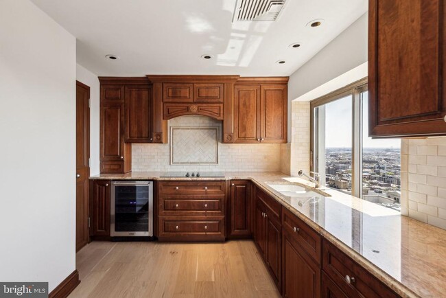 Building Photo - 202-10 W Rittenhouse Square