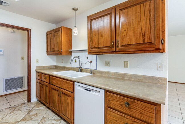 Building Photo - 57 Woodcreek Dr