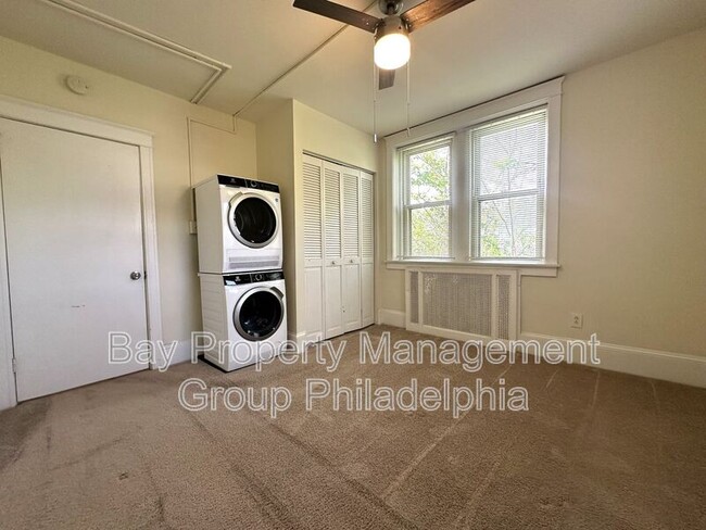 Building Photo - 2809 W Queen Ln