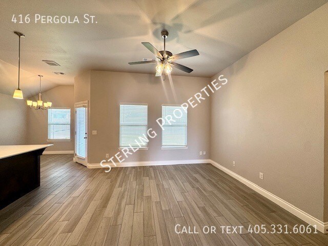 Building Photo - 416 Pergola St