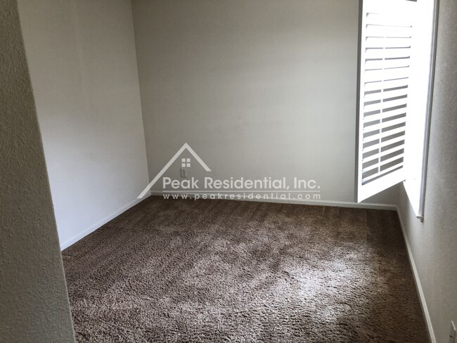 Building Photo - Newer 3bd/2.5ba North Natomas Condo with 2...