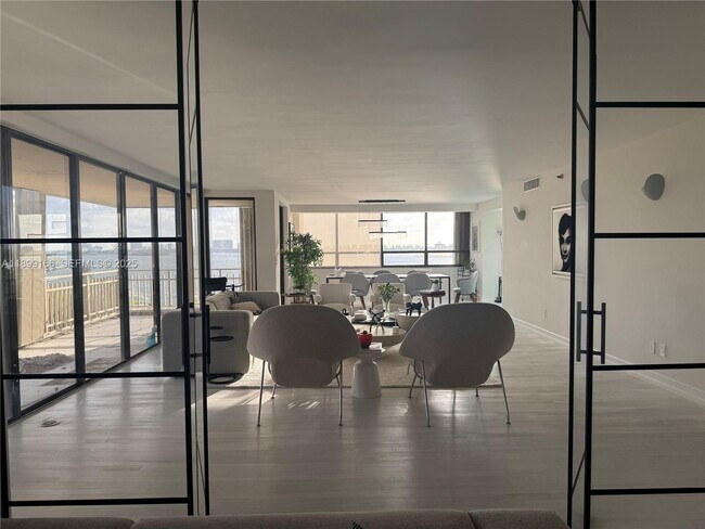 Building Photo - 11113 Biscayne Blvd