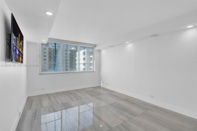 Building Photo - 5005 Collins Ave