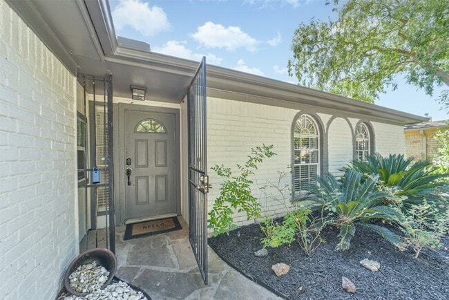 Building Photo - 22203 Fincastle Dr