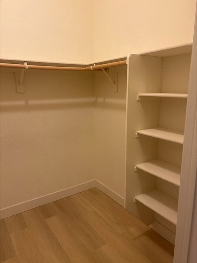 Building Photo - Downstairs unit with 3 bedroom and with two baths