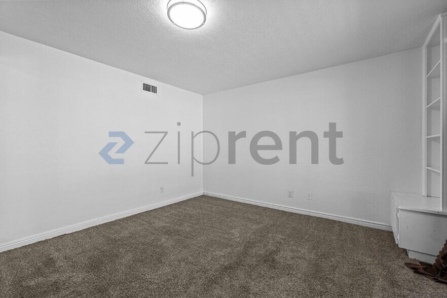 Building Photo - 899 Monika Way