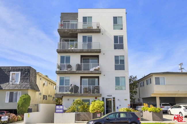 Building Photo - 1431 Armacost Ave