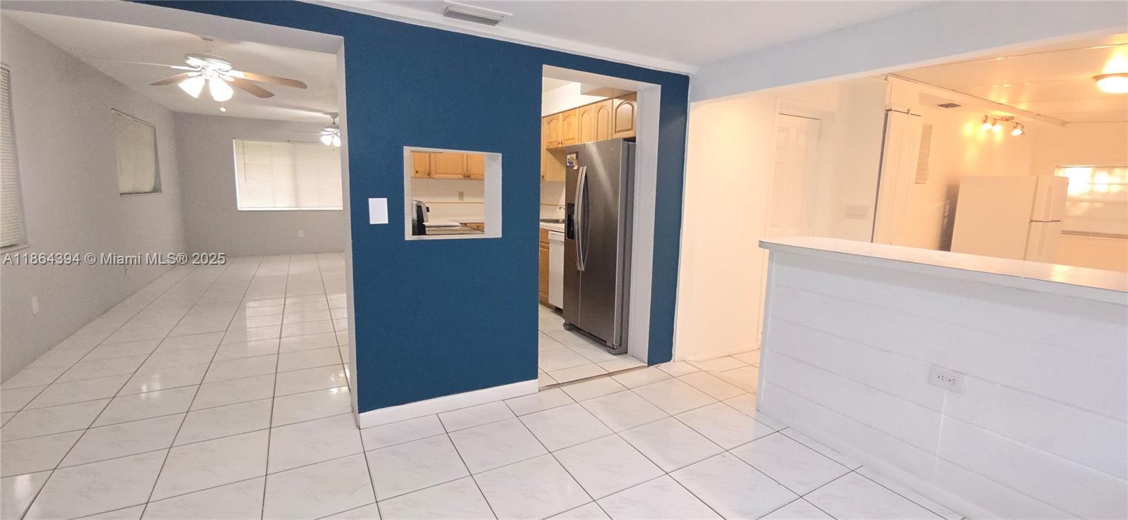 Building Photo - 502 N 70th Way