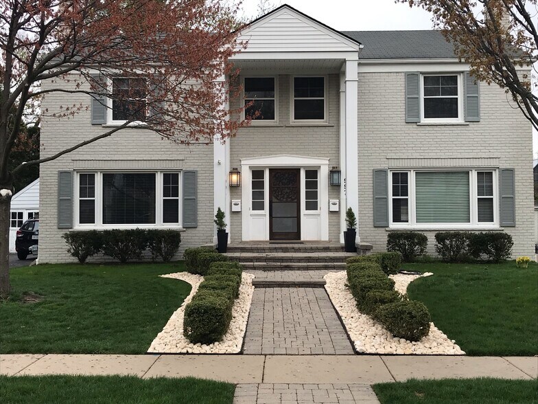 Front Entrance - 997 Henrietta St