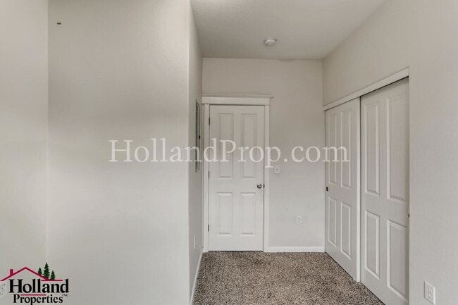 Building Photo - Wonderful 3 Story Condo in Hillsboro!