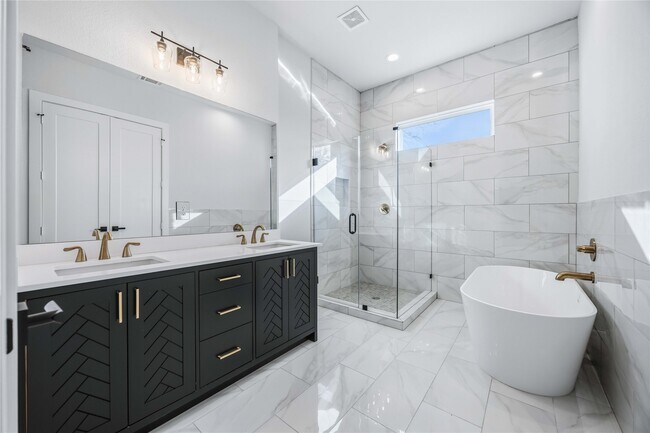 Building Photo - 6117 Campos Dr