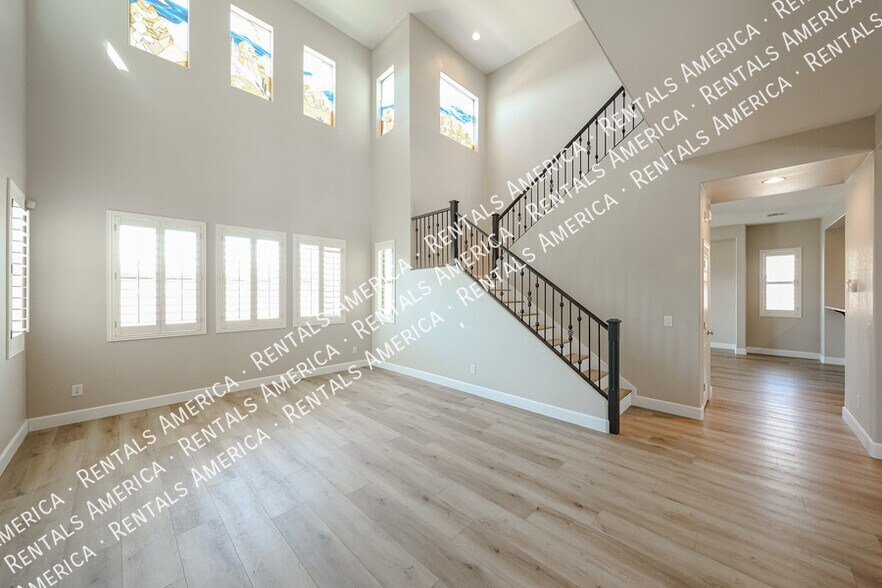 Building Photo - 18676 E Braeburn Ln