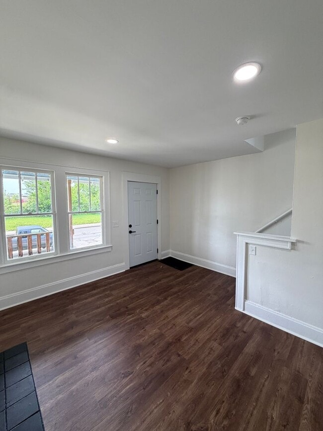 Building Photo - 726 Frebis Ave