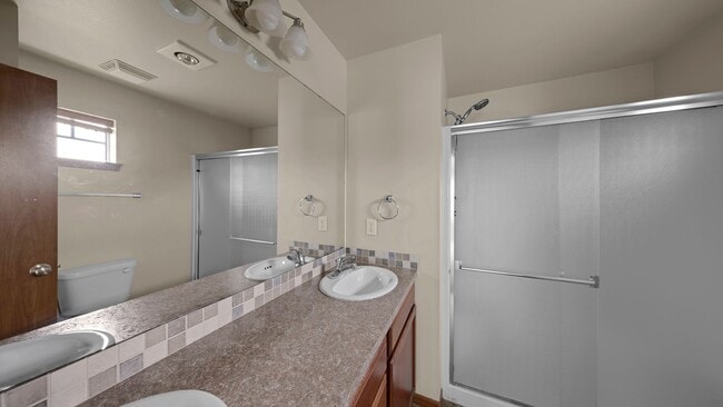 Building Photo - 3 Bed 2.5 Bath - Townhome - Pet Friendly - NAS Whidbey