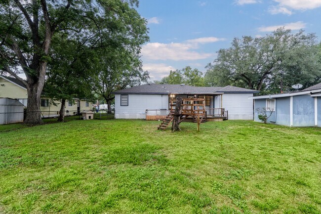 Building Photo - 503 Carrell St
